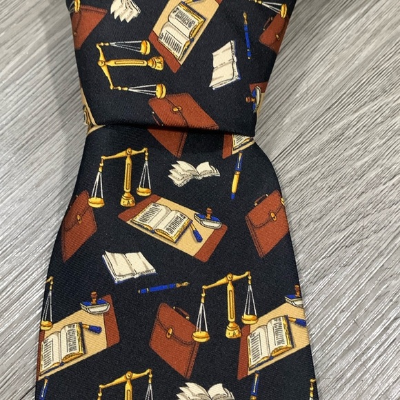 Paul Fredrick Vtg. “Scales of Justice” 100% Italian Silk Tie Hand made in USA - Picture 1 of 8